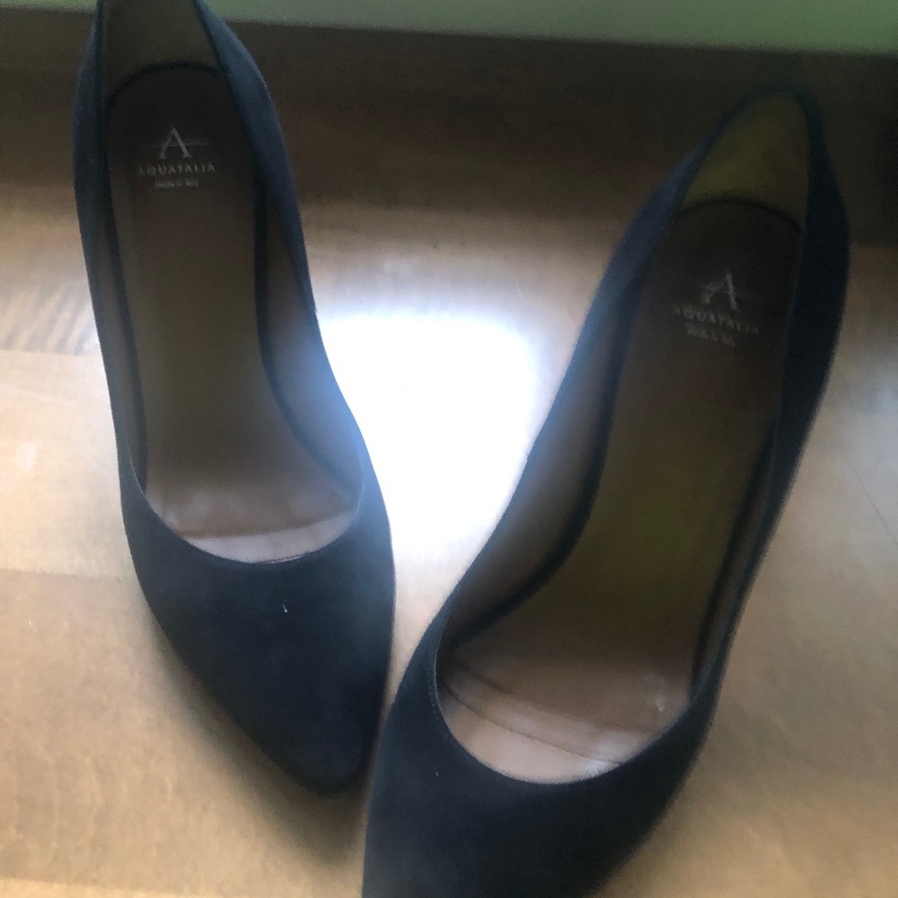 Suede pumps